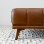 Ottoman en cuir tanné capitonné – Style Mid-Century, pour 1 à 2 personnes