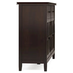 Buffet de salle à manger en pin massif 4 portes avec panneaux en verre – Marron roussâtre / Marron châtaigne foncé / Noir – Meuble simple