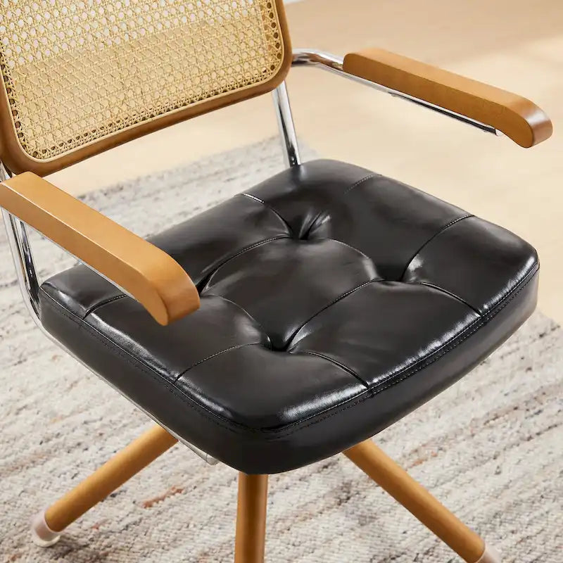 Fauteuil pivotant d'appoint marron/vert/blanc cassé/noir avec dossier en rotin et pieds en bois – 1 place