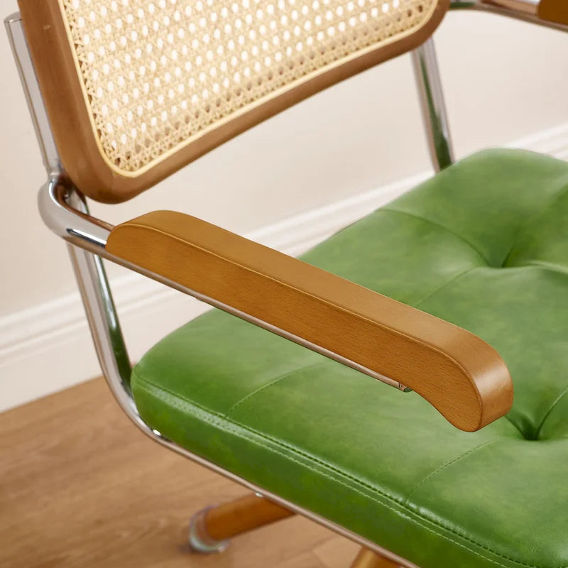 Fauteuil pivotant d'appoint marron/vert/blanc cassé/noir avec dossier en rotin et pieds en bois – 1 place
