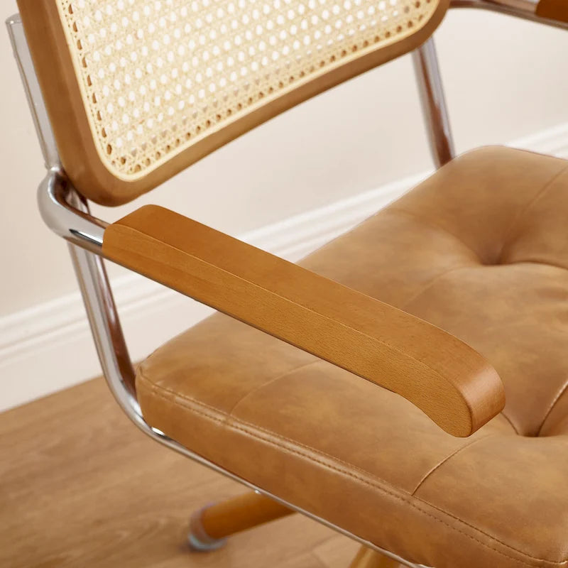 Fauteuil pivotant d'appoint marron/vert/blanc cassé/noir avec dossier en rotin et pieds en bois – 1 place