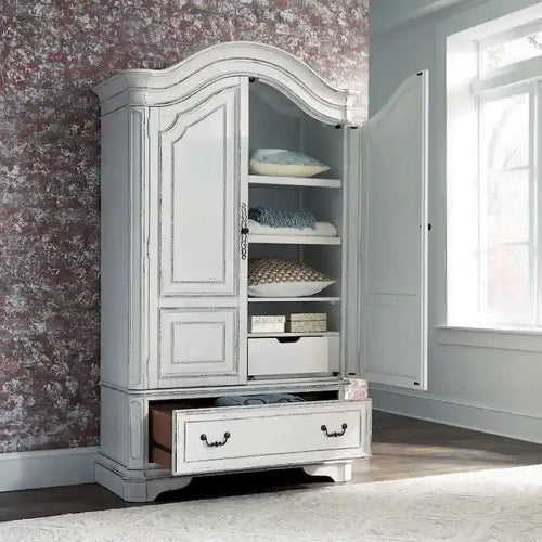 Armoire Blanche Antique avec Portes Enveloppantes et Étagères Réglables – Style Traditionnel Européen, Usage Familial