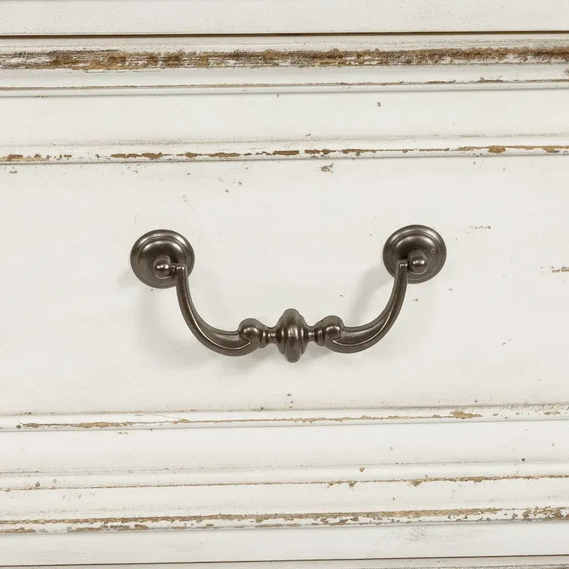 Armoire Blanche Antique avec Portes Enveloppantes et Étagères Réglables – Style Traditionnel Européen, Usage Familial