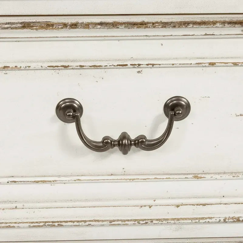 Armoire Blanche Antique avec Portes Enveloppantes et Étagères Réglables – Style Traditionnel Européen, Usage Familial