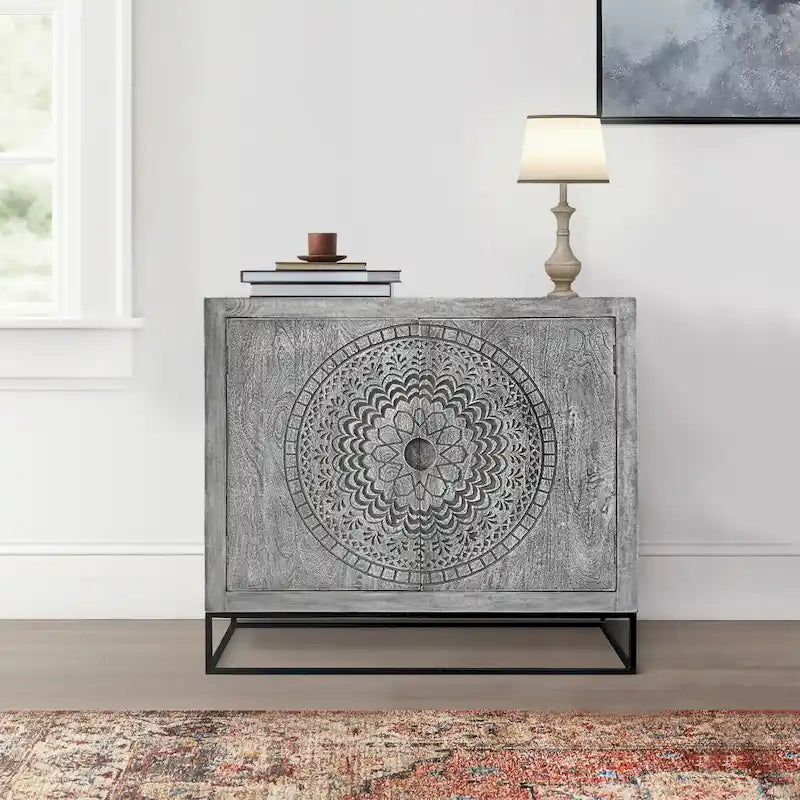 Meuble d'appoint à 2 portes en bois de manguier fait main gris et noir avec gravure médaillon et base en fer – Unité unique