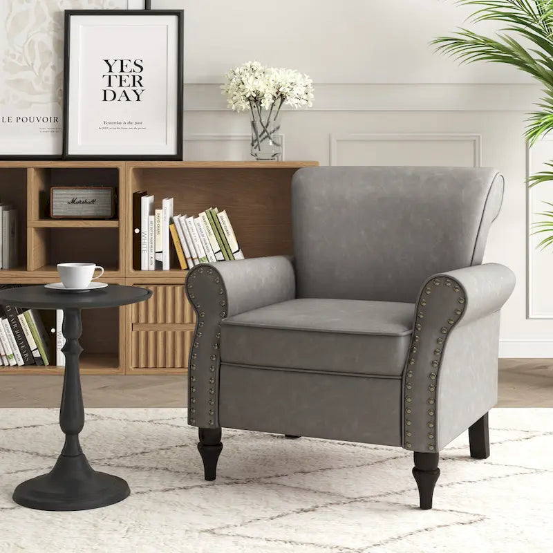 Fauteuil d'appoint en similicuir noir/marron/gris avec accoudoirs roulés, garniture cloutée et pieds en bois – 1 place