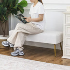 Banc en velours rayé gris foncé et crème avec pieds dorés – Style glamour, 2 places