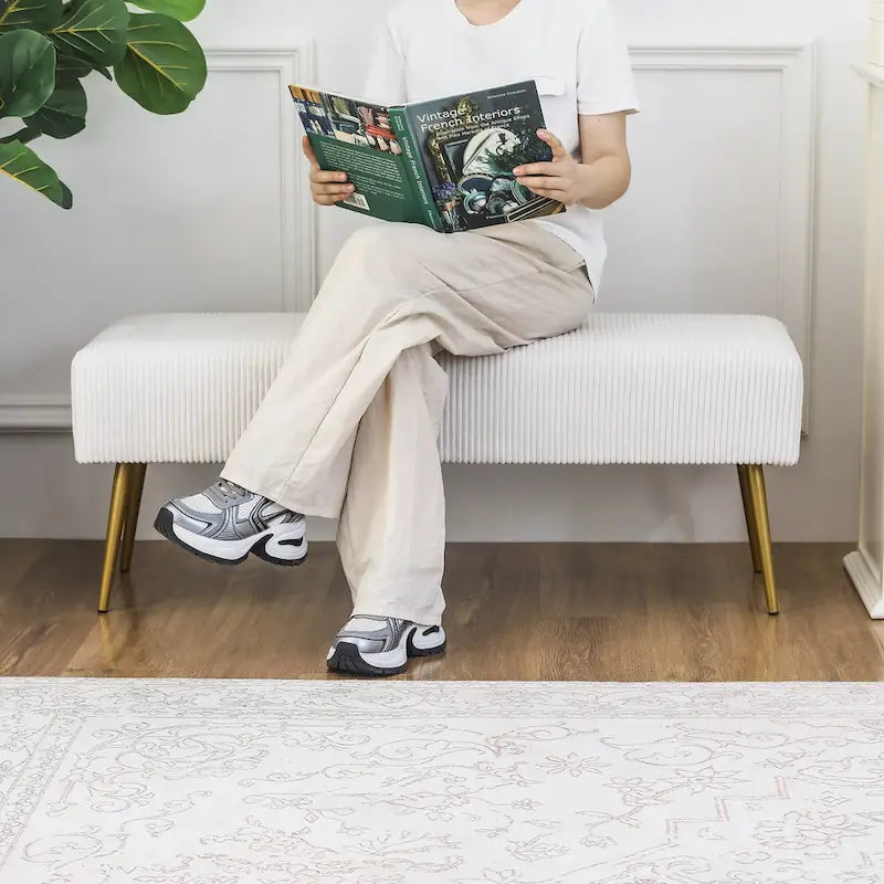 Banc en velours rayé gris foncé et crème avec pieds dorés – Style glamour, 2 places