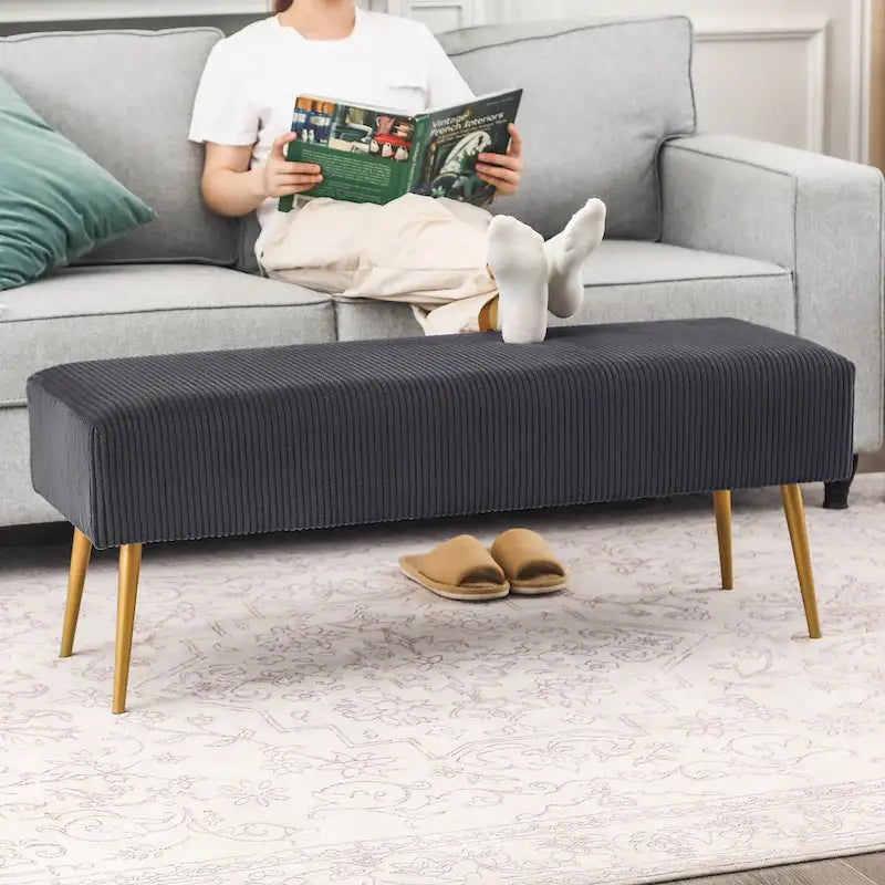 Banc en velours rayé gris foncé et crème avec pieds dorés – Style glamour, 2 places