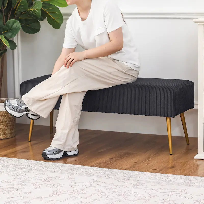 Banc en velours rayé gris foncé et crème avec pieds dorés – Style glamour, 2 places